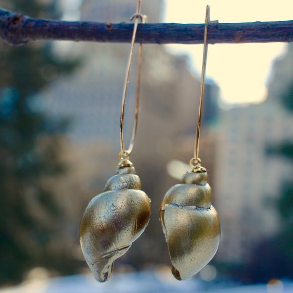 NEW Shell gold drop hook dangle conch earrings - Picture 3 of 12